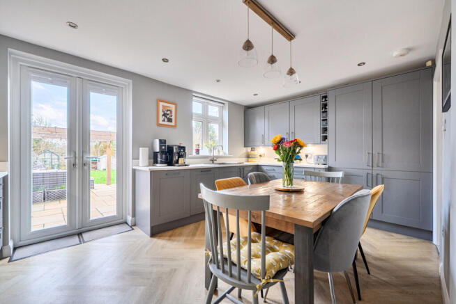 1422360-7-69b044d...