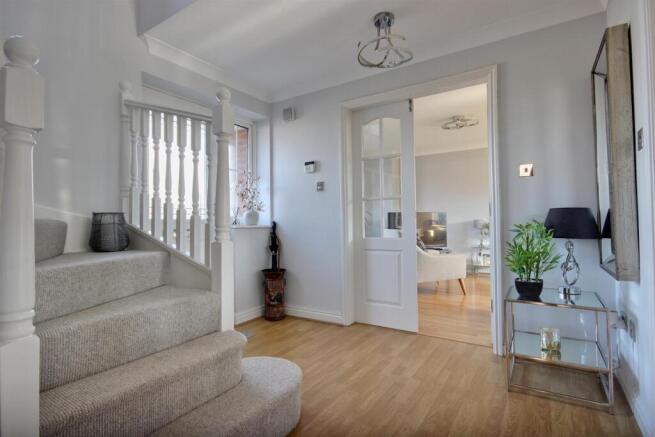 4 bed Detached for sale Image 10