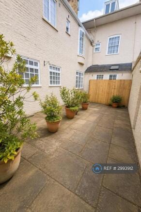 3 bed Terraced to rent Image 9