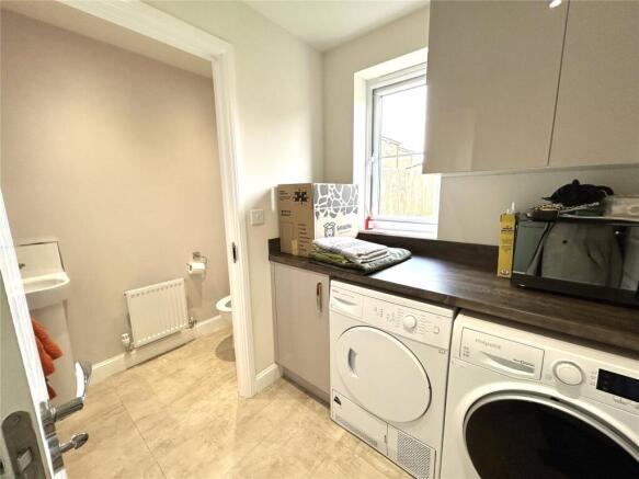 4 bed Detached to rent Image 8