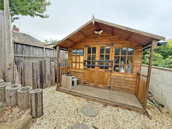 2 bed Semi-Detached Bungalow for sale Image 10