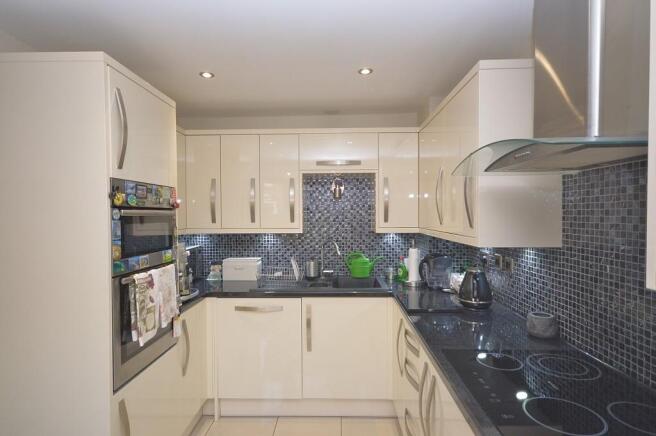 Kitchen (2).jpg