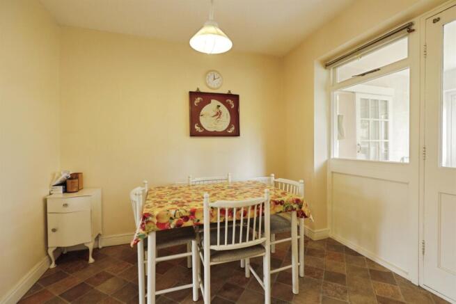 4 bed Detached for sale Image 6