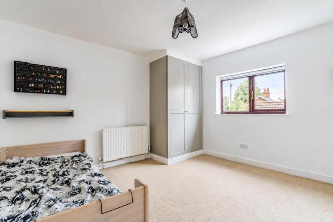 5 bed Detached for sale Image 11