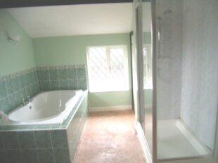 MASTER BATHROOM/WC