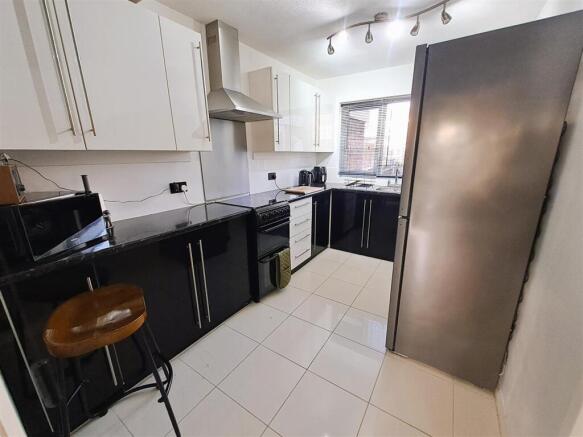 Re Fitted Kitchen