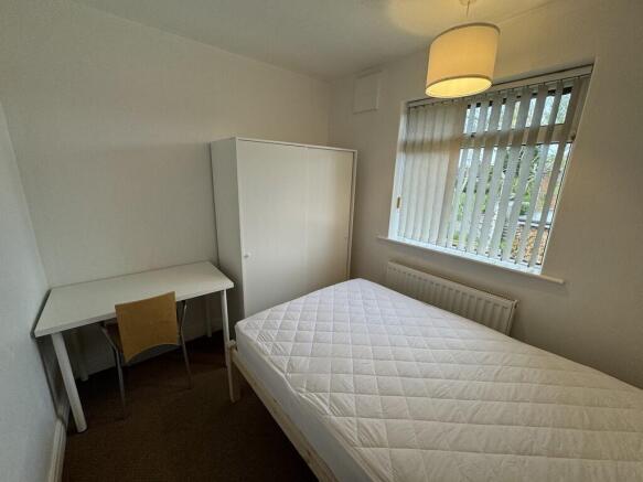 4 bed Semi-Detached to rent Image 12