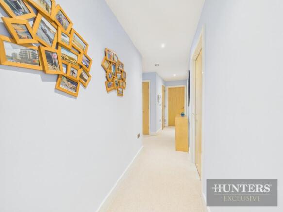 3 bed Apartment for sale Image 9