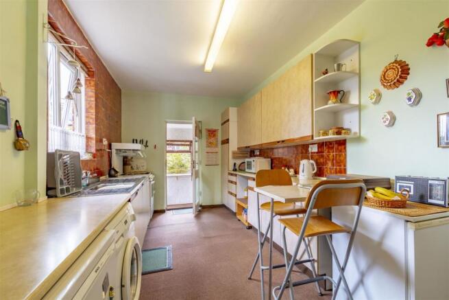 Kitchen (3)-HDR copy.jpg