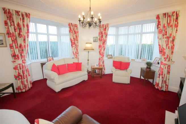 St Leonards Road West, 18, lounge 3.JPG