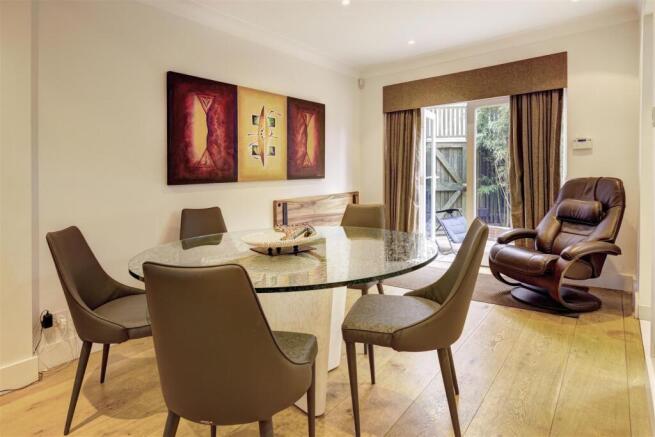 D0398 5 the village nw3 din1.jpg