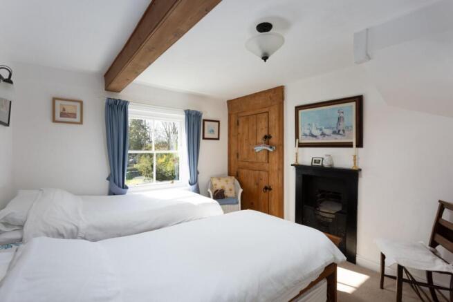 4 bed House for sale Image 11