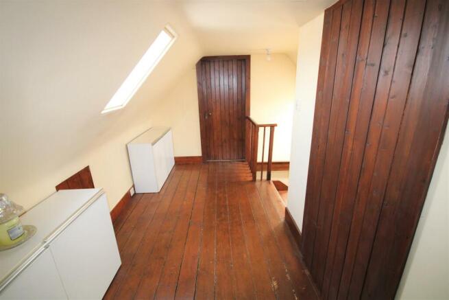 STAIRCASE & LANDING