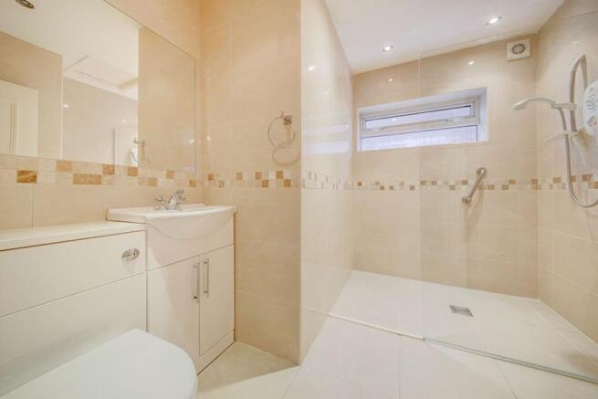 Family Bathroom / WC