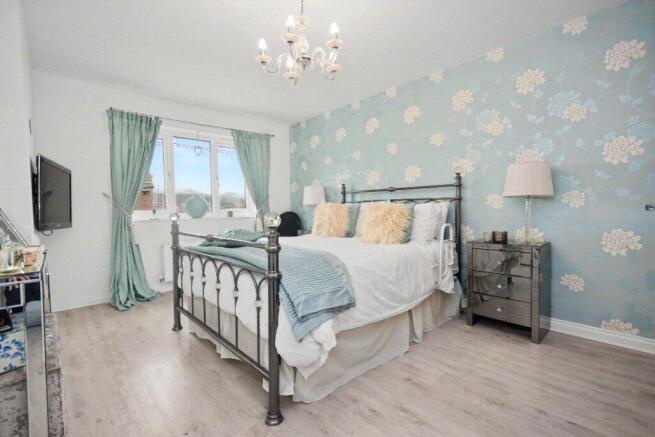 4 bed Detached for sale Image 5