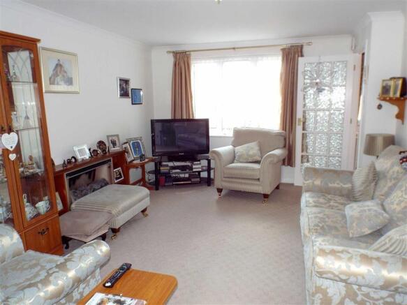 LOUNGE:
