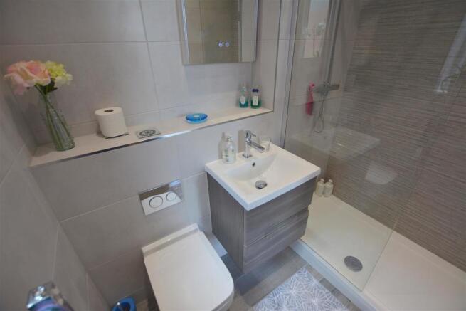 Ensuite.JPG