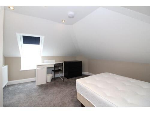 Bedroom 4.jpg