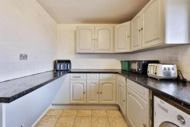2 bed Apartment for sale Image 4