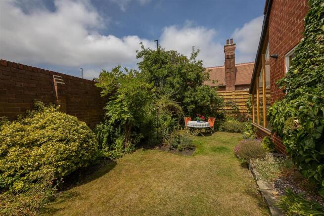 Newbrough Crescent, Jesmond, Newcastle upon Tyne photo 4