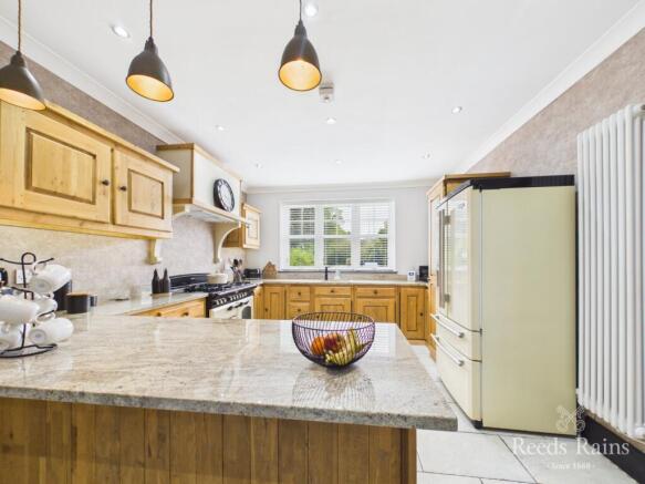 3 bed Semi-Detached for sale Image 12