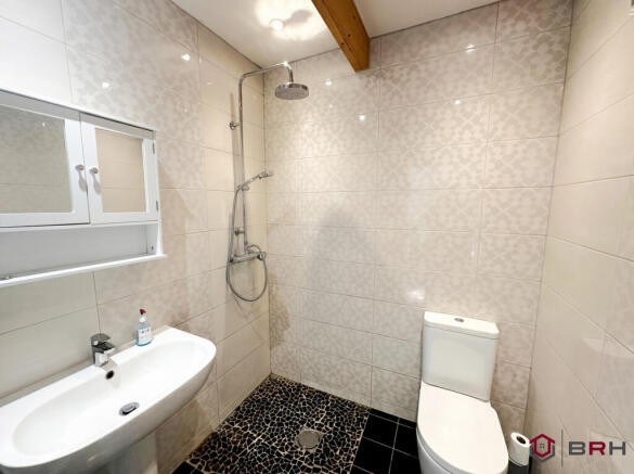 4 bed Semi-Detached for sale Image 12