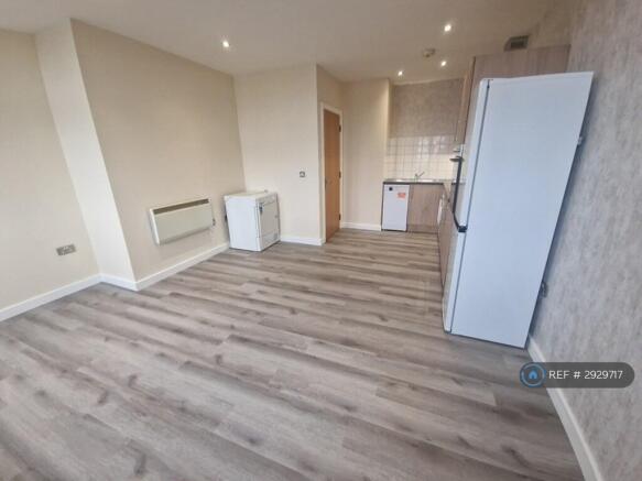 2 bed Flat to rent Image 8