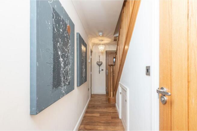 5 bed Detached for sale Image 12