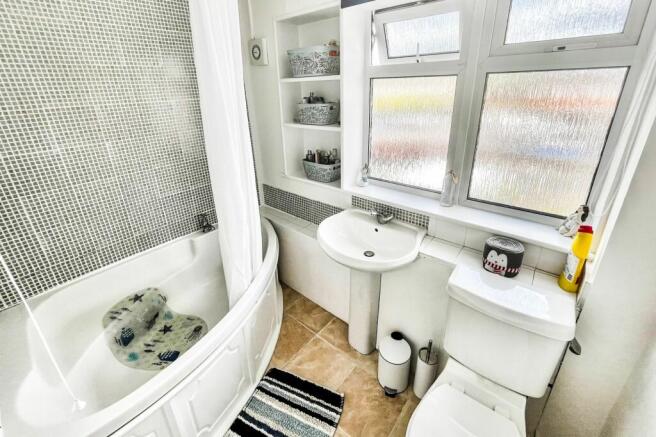 15 Burns Road, Daventry, NN11 9AX