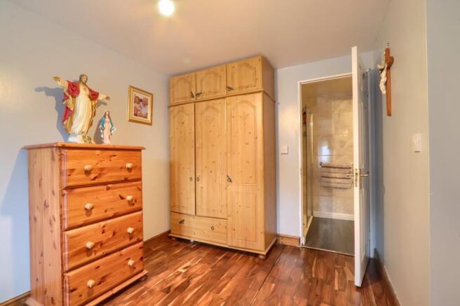 5 bed Detached for sale Image 10