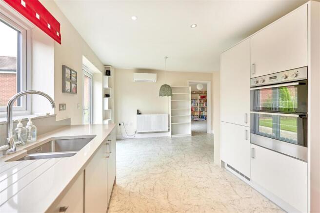 Kitchen/Breakfast Room