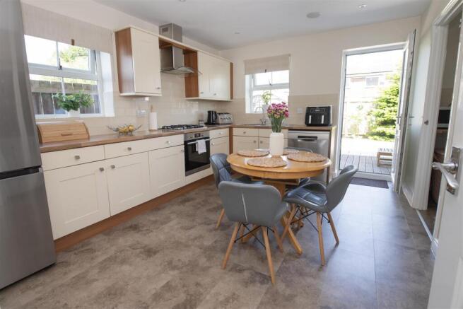 3 bed Semi-Detached for sale Image 4