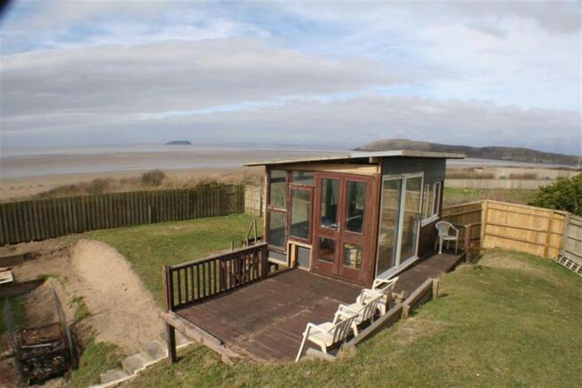 SUMMERHOUSE:
