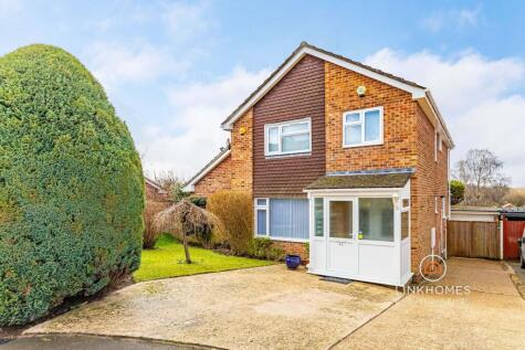 Kestrel Close, Ferndown, BH22