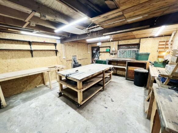 Garage/Workshop