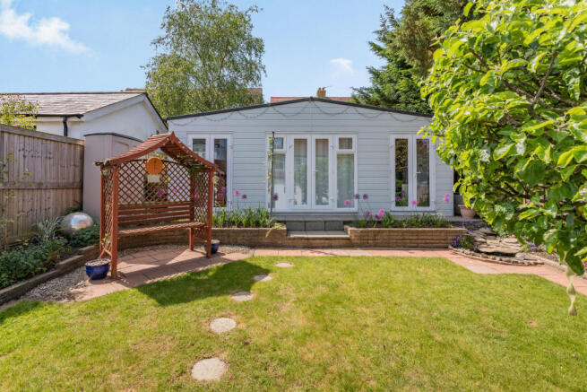SUMMER HOUSE AND WORKSHOP