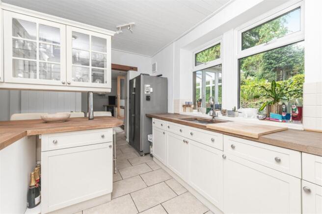 4 bed Detached for sale Image 10