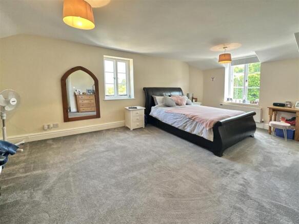 Bedroom 1.jpg