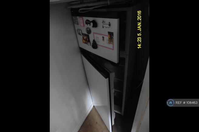 Alcove With Fridge-Freezer