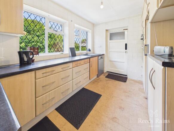 4 bed Detached for sale Image 5