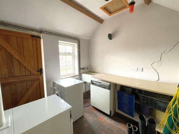UTILITY/LAUNDRY ROOM