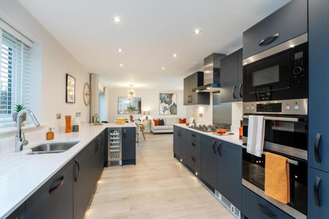 5 bed Detached for sale Image 5
