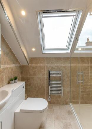 En-Suite (Bedroom 3)