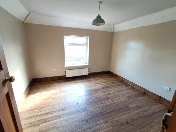3 bed Semi-Detached for sale Image 8
