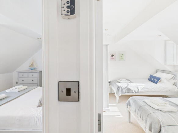 4 bed Cottage for sale Image 11
