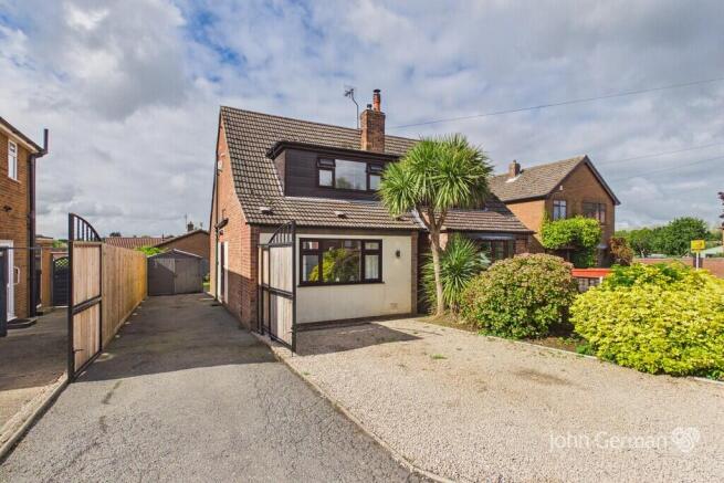 3-bed semi-detached on Sandtop Close, Blackfordby, £250,000