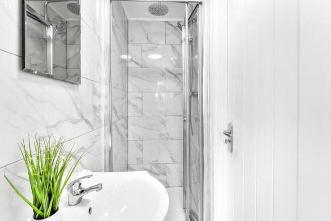 Room 5 - Ensuite