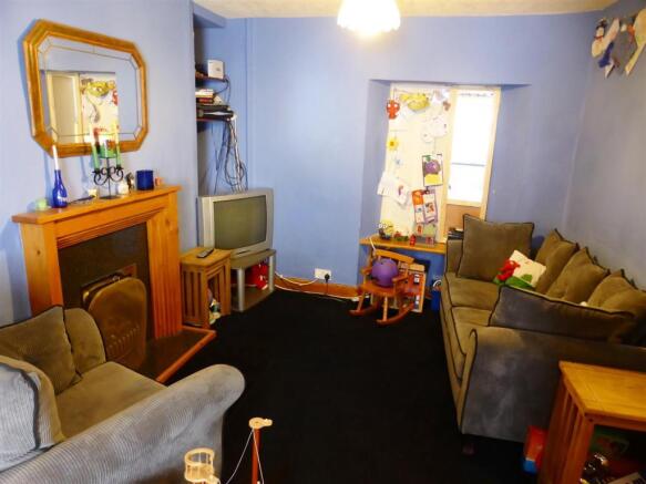 LOUNGE/DINING ROOM