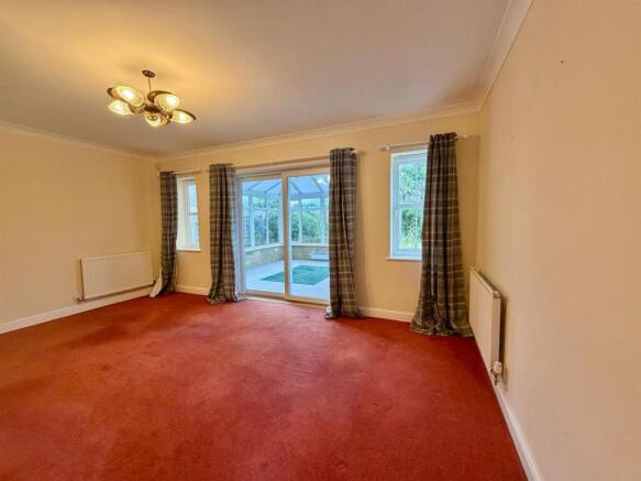 3 bed Detached to rent Image 4