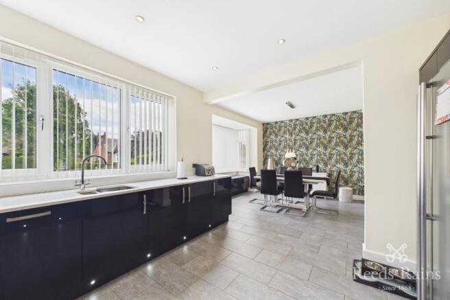 3 bed Detached for sale Image 6